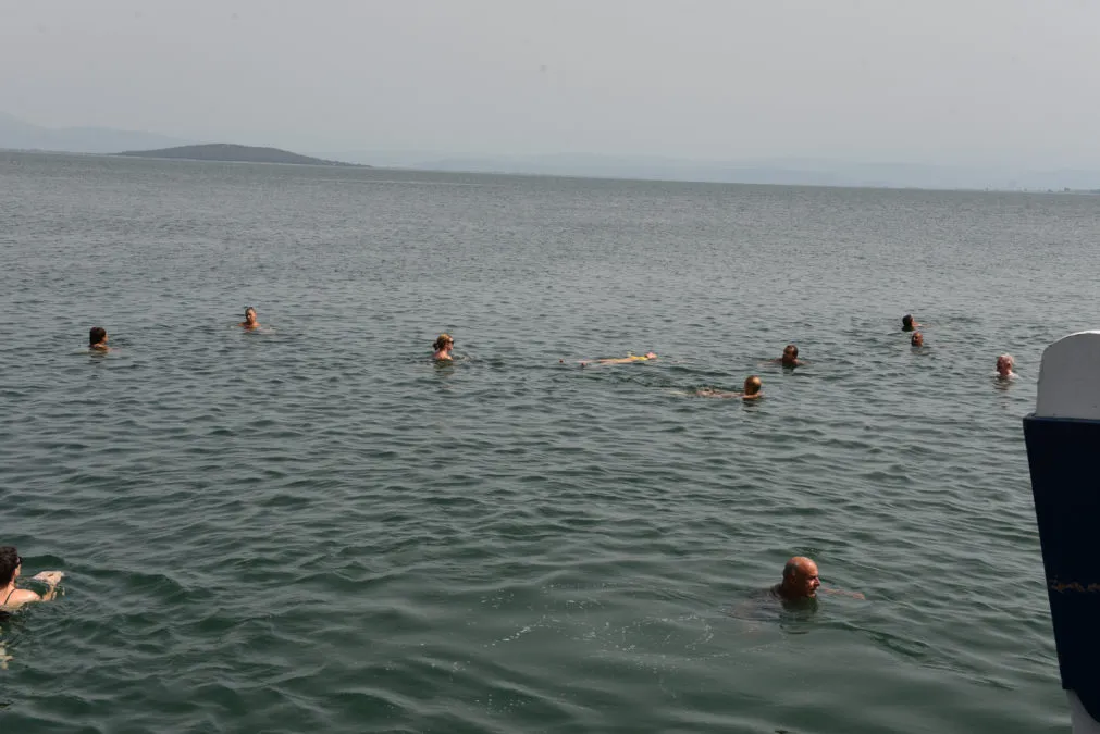 Ήλιος και θερμόμετρο δείχνουν καιρό με υψηλές θερμοκρασίες στην Ελλάδα