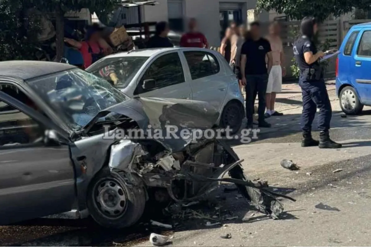 Μετωπική σύγκρουση αυτοκινήτων στη Νέα Άμπλιανη Λαμίας
