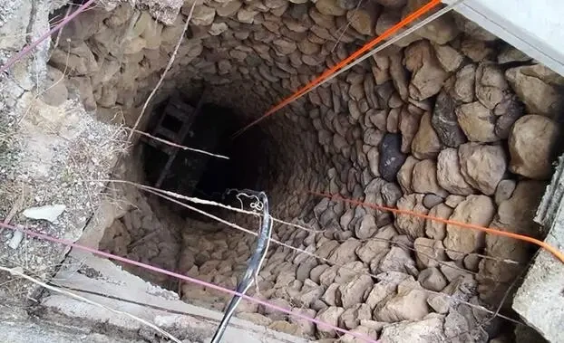 Πυροσβέστες σε επιχείρηση ανάσυρσης σε πηγάδι στην Κρήτη