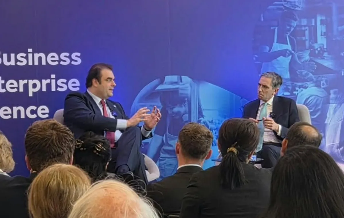 Ο Πιερρακάκης στο συνέδριο του Fine Gael στο Δουβλίνο
