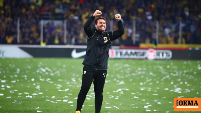 Παίκτες της ΑΕΚ πανηγυρίζουν νίκη στο Champions League