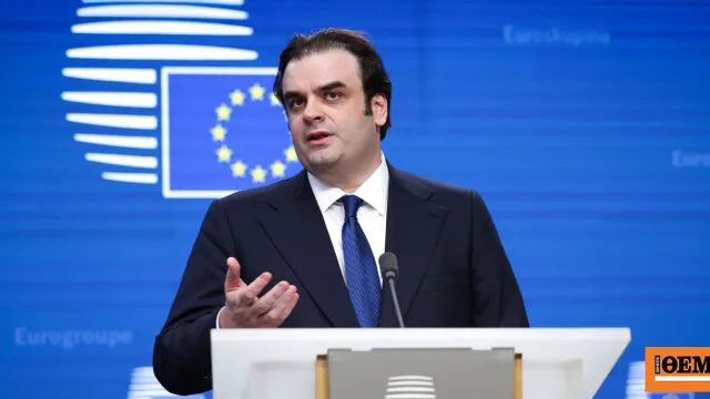 Γραφήματα οικονομικής αξιολόγησης και σημαία Ελλάδας