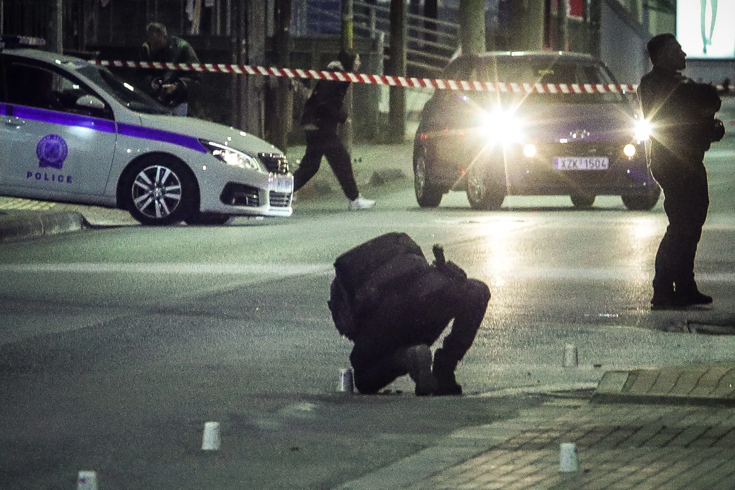 Αστυνομικοί της ΕΛΑΣ σε επιχείρηση κατά οργανωμένου εγκλήματος