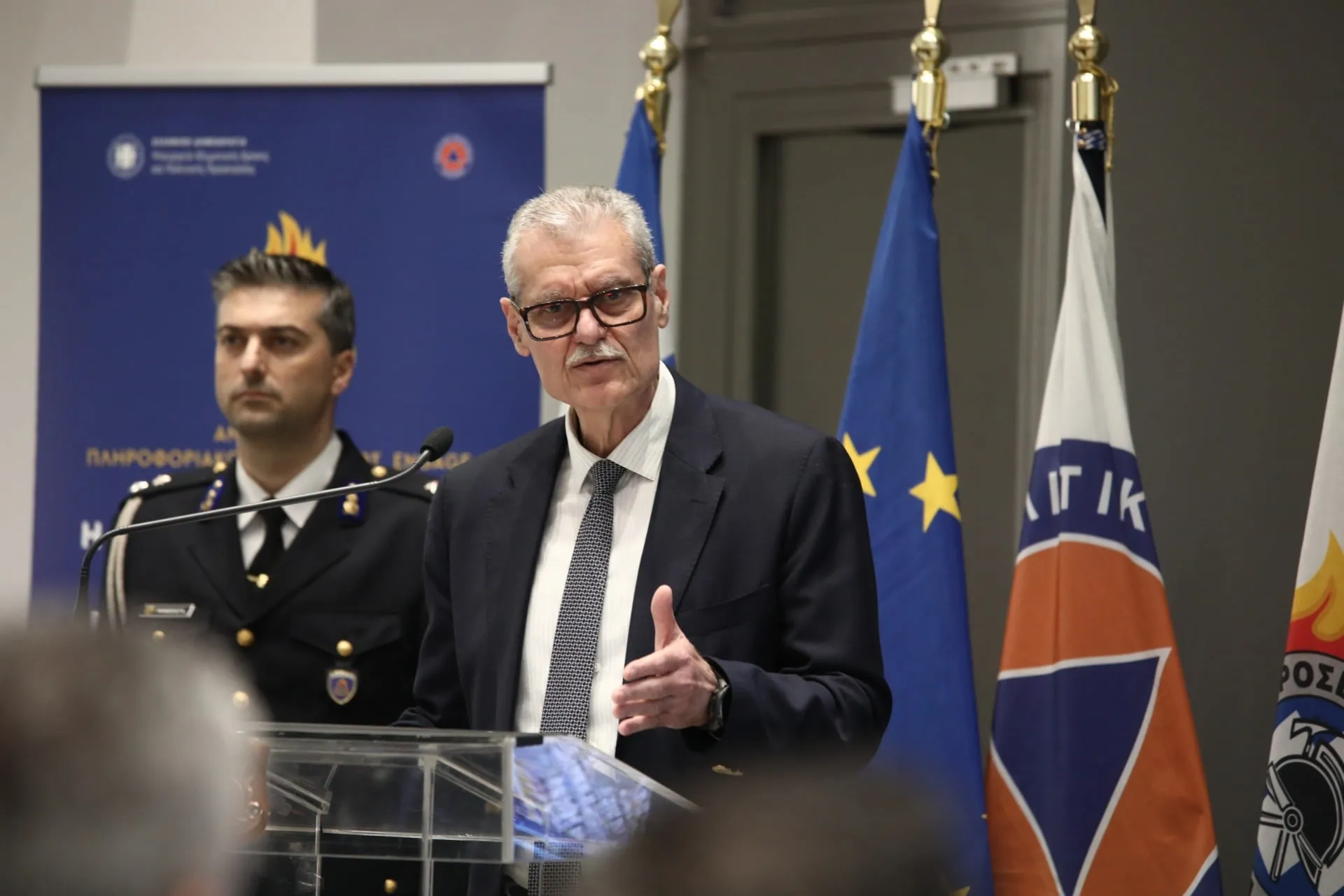 Ο υπουργός Τουρνάς σε σύσκεψη πολιτικής προστασίας λόγω κινδύνου πυρκαγιάς