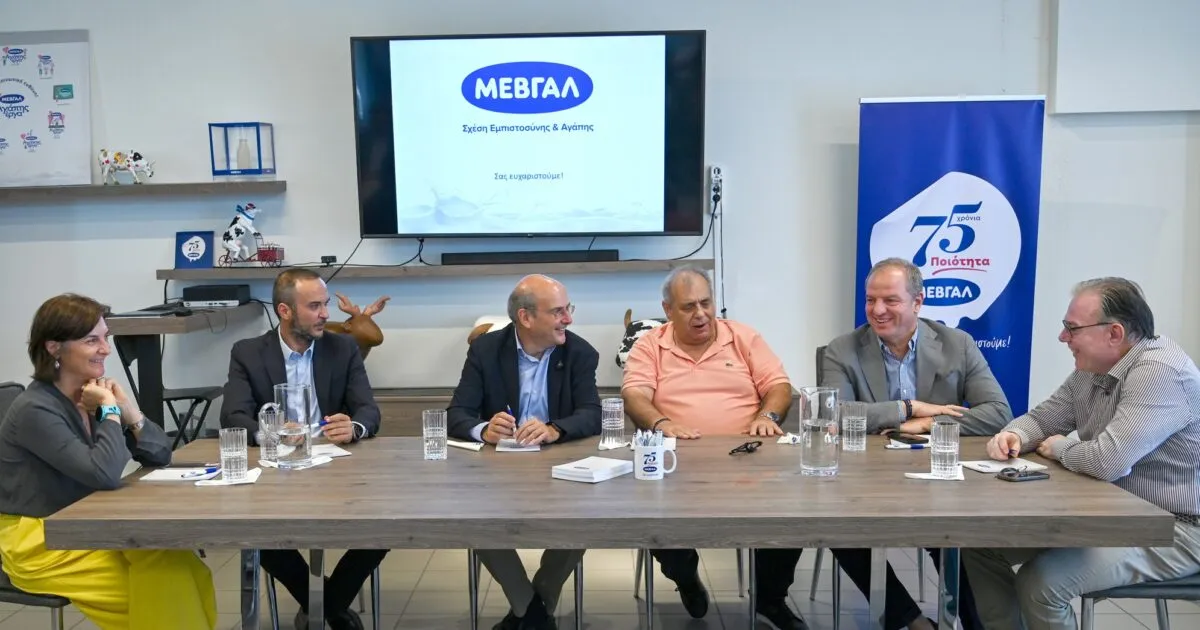 Ο Κωστής Χατζηδάκης στις εγκαταστάσεις της ΜΕΒΓΑΛ