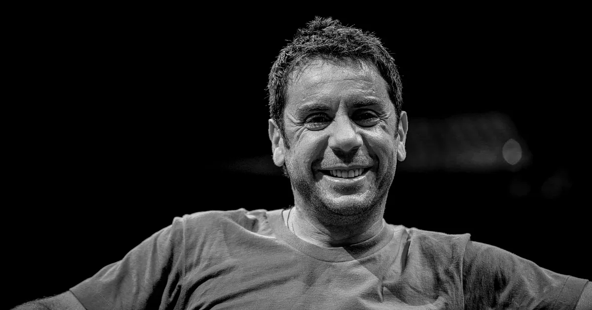 Ο τραγουδιστής Γιώργος Μαζωνάκης σε συναυλία