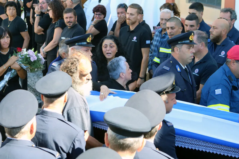 Κηδεία πυροσβέστη Πέτρου Διακάκη στον Έμπωνα Ρόδου