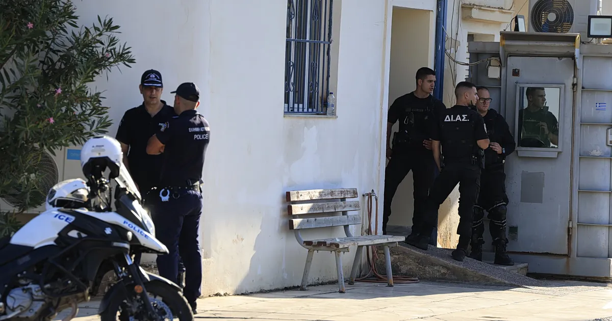 Αστυνομικό τμήμα Μάνδρας μετά το περιστατικό με μαχαίρι
