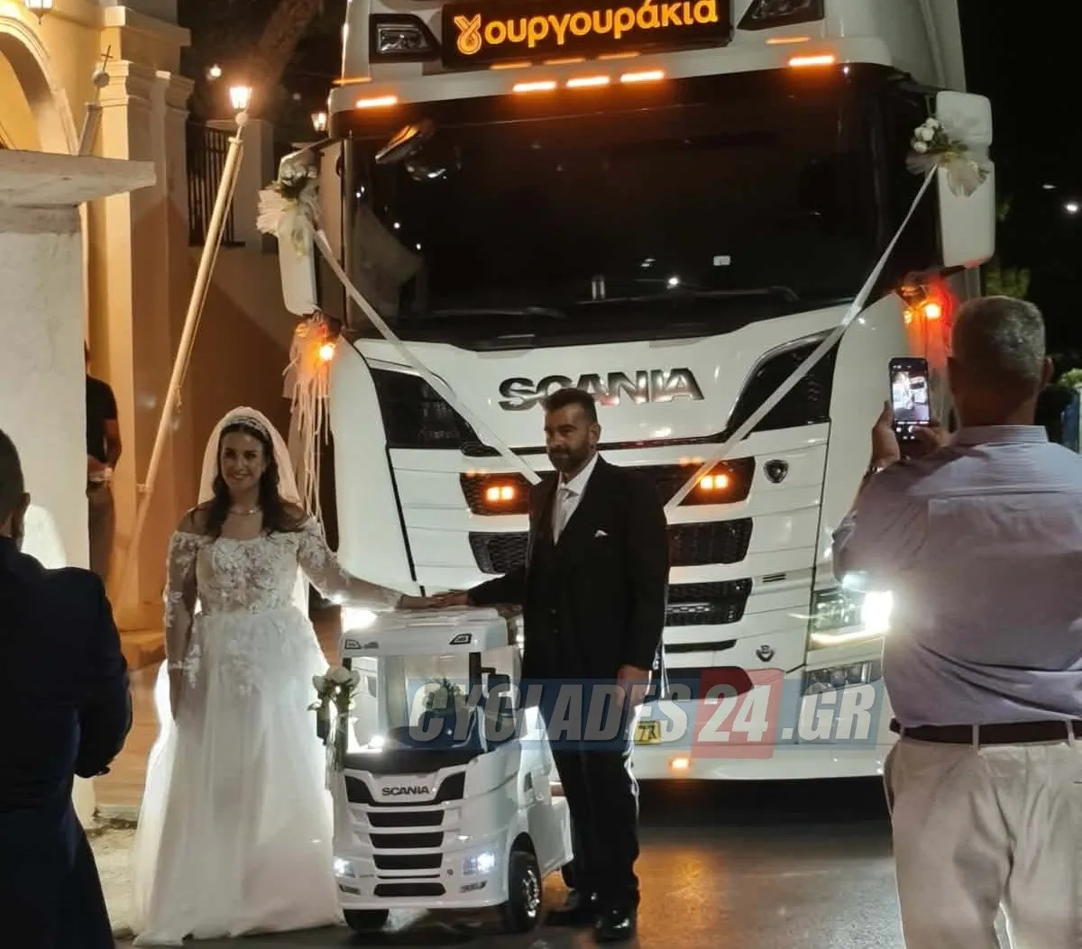 Ο Νίκος Αθανασίου πανηγυρίζει γκολ με τον ΟΦΗ