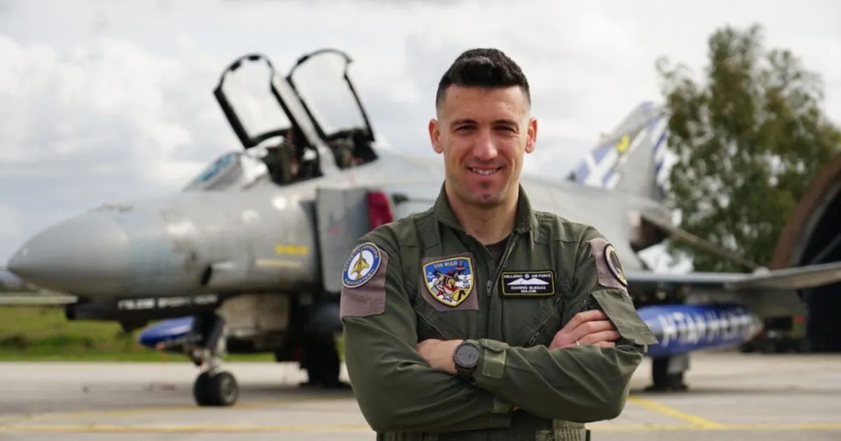 Αεροσκάφος Phantom F-4 Πολεμικής Αεροπορίας σε πτητική επίδειξη