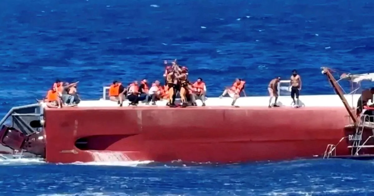 Σωστικά συνεργεία στο ναυάγιο ανοιχτά της Κερύνειας