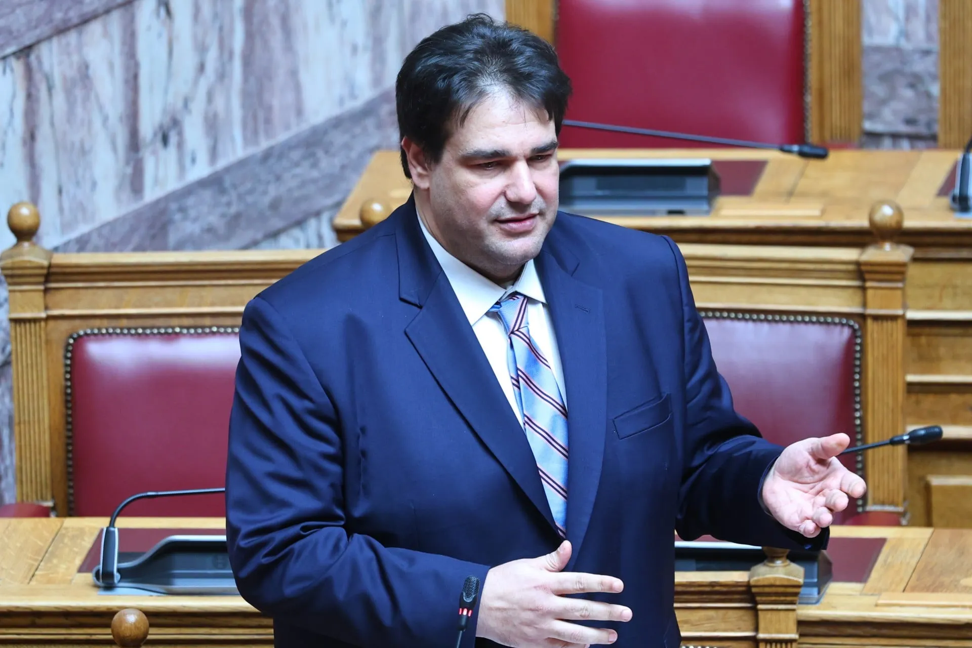 Ο υπουργός Εσωτερικών Θεόδωρος Λιβάνιος στη Βουλή