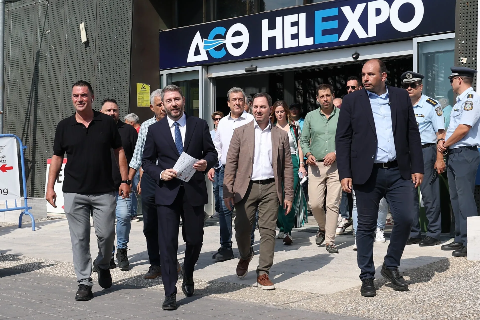 Ο Νίκος Ανδρουλάκης περιηγείται στα περίπτερα της ΔΕΘ