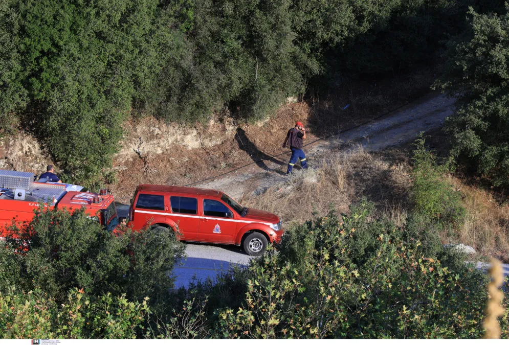 Πυροσβέστες σε επιχείρηση διάσωσης στην Πάρνηθα