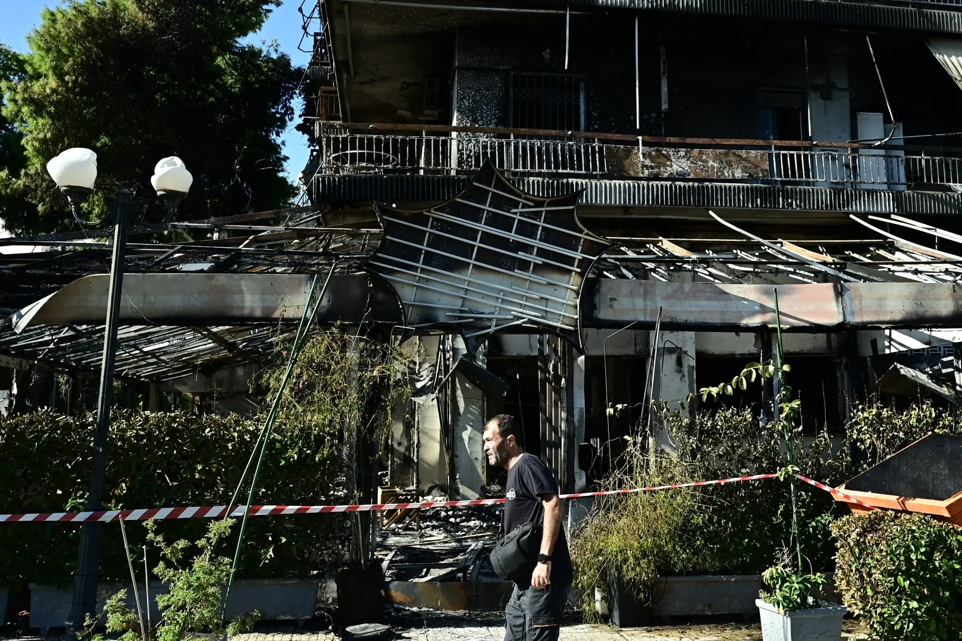 Πυροσβέστες σε φωτιά σε πολυκατοικία στη Νέα Ιωνία