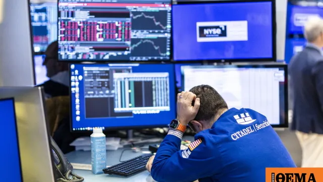 Πίνακας τιμών του χρηματιστηρίου Wall Street σε πτώση