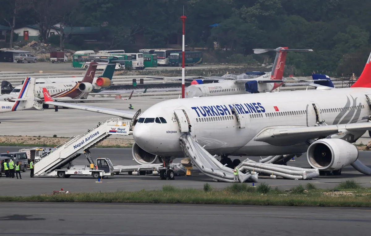 Αεροσκάφος Turkish Airlines σε αεροδρόμιο, κυρώσεις Ιράν
