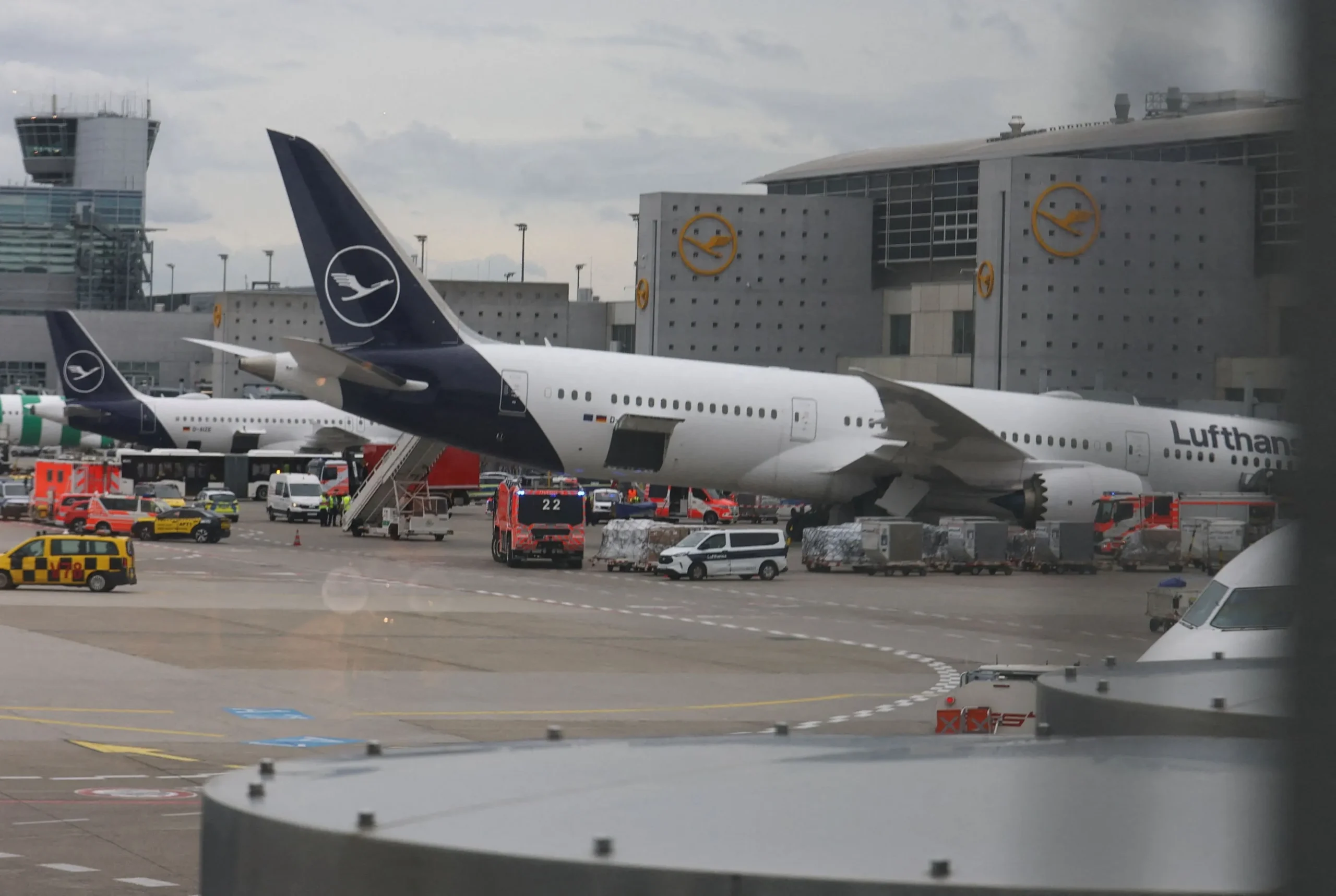 Αεροσκάφος Lufthansa Airbus A321 σε αεροδρόμιο