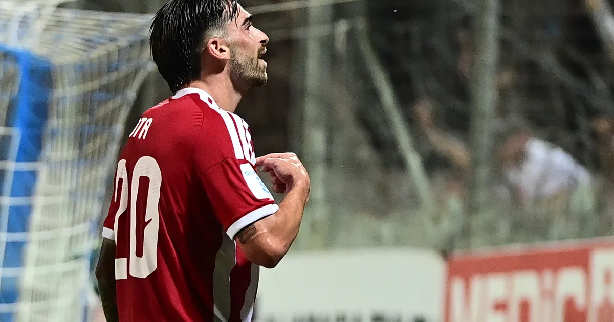 Ο Γκουστάβο Πουέρτα με τη φανέλα του Ολυμπιακού