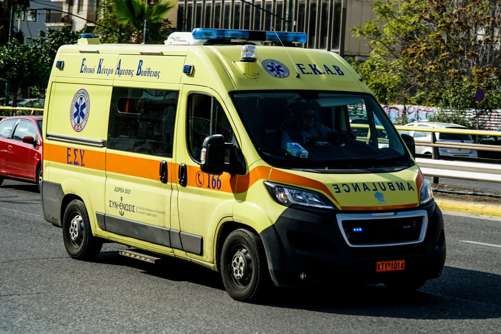 Ασθενοφόρο έξω από νοσοκομείο στην Αθήνα