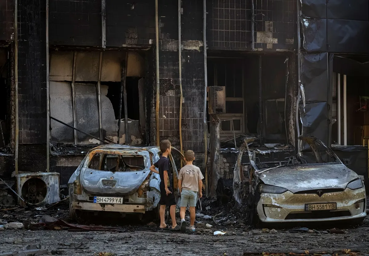 Καταστροφές από ρωσικούς βομβαρδισμούς σε ουκρανική πόλη