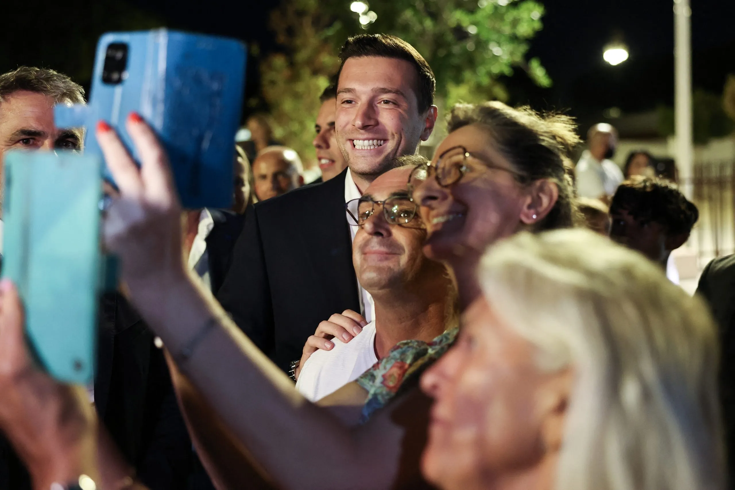 Η Μαρίν Λεπέν πανηγυρίζει τη νίκη του Εθνικού Συναγερμού στη Γερουσία