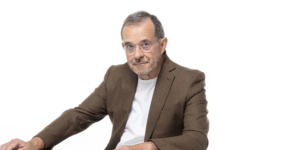 Ο δημοσιογράφος Παύλος Τσίμας στο στούντιο του MEGA