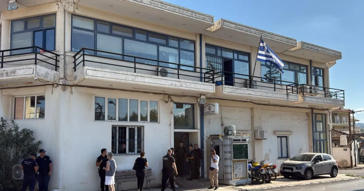 Αστυνομικό τμήμα Μάνδρας μετά την επίθεση με μαχαίρι