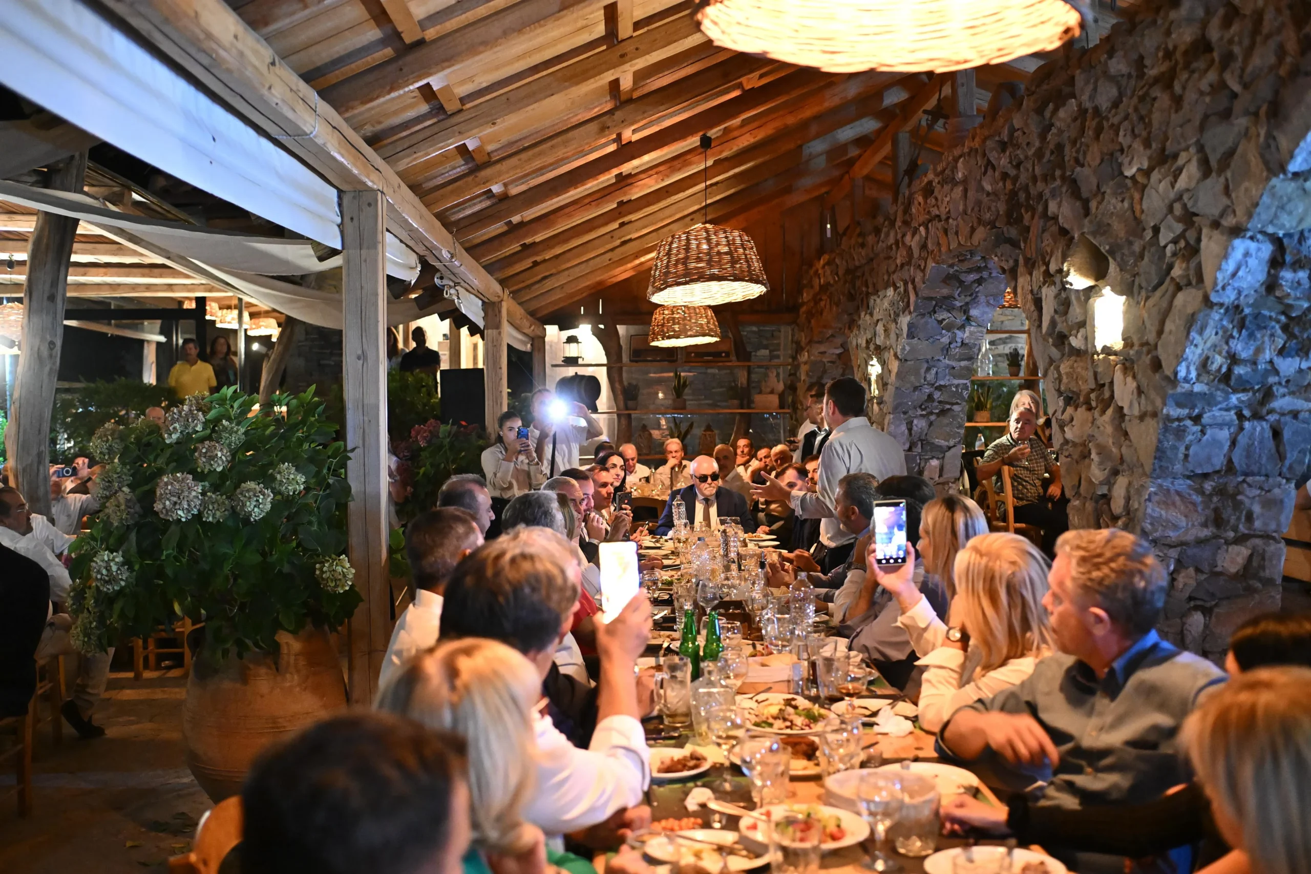Ο Νίκος Ανδρουλάκης σε δείπνο με στελέχη του ΠΑΣΟΚ στο Ψυχρό