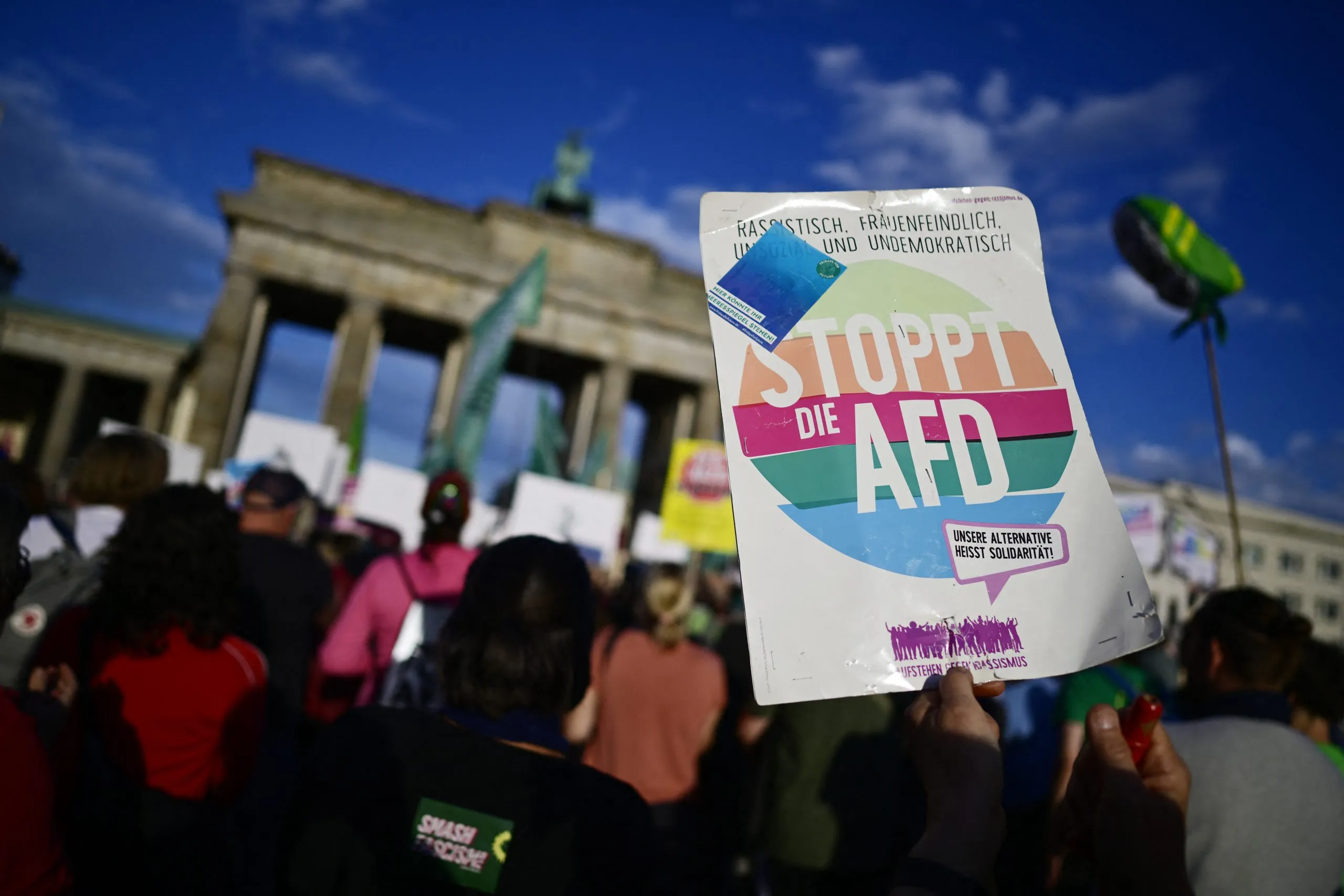 Διαδηλωτές κατά της AfD στην Πύλη του Βρανδεμβούργου
