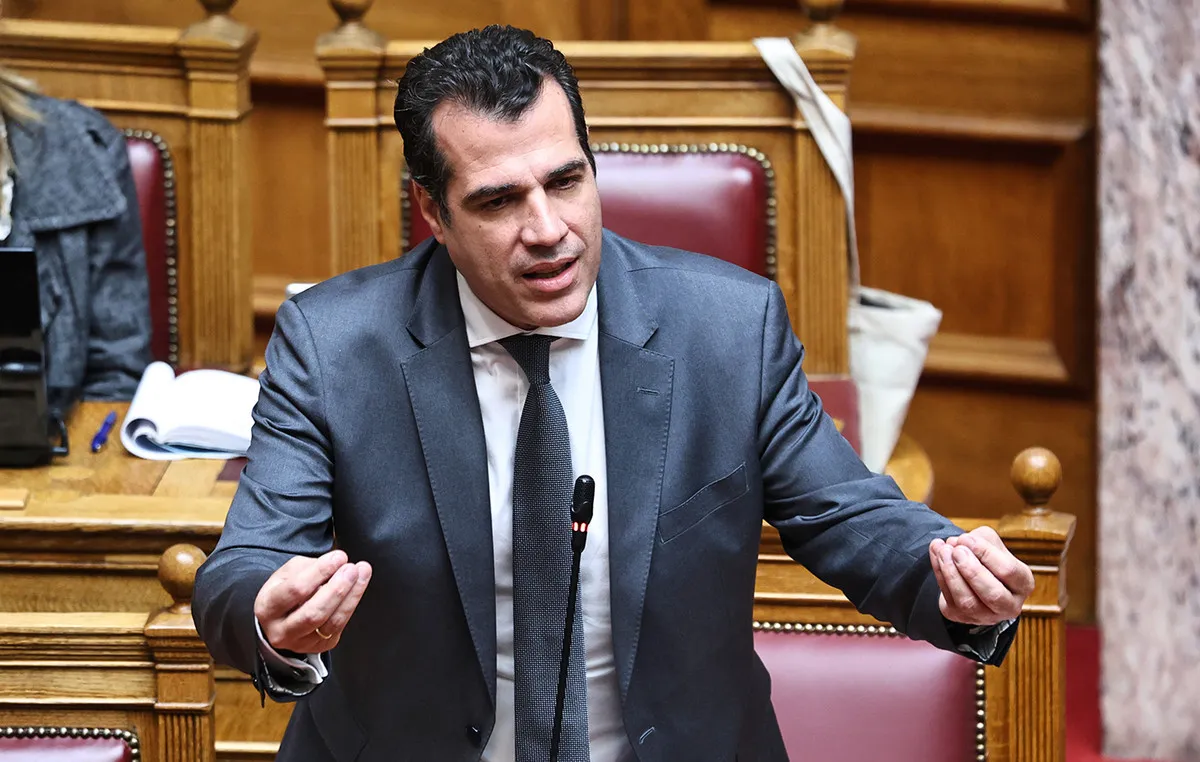 Ο Θάνος Πλεύρης σε συνέντευξη για μεταναστευτικό