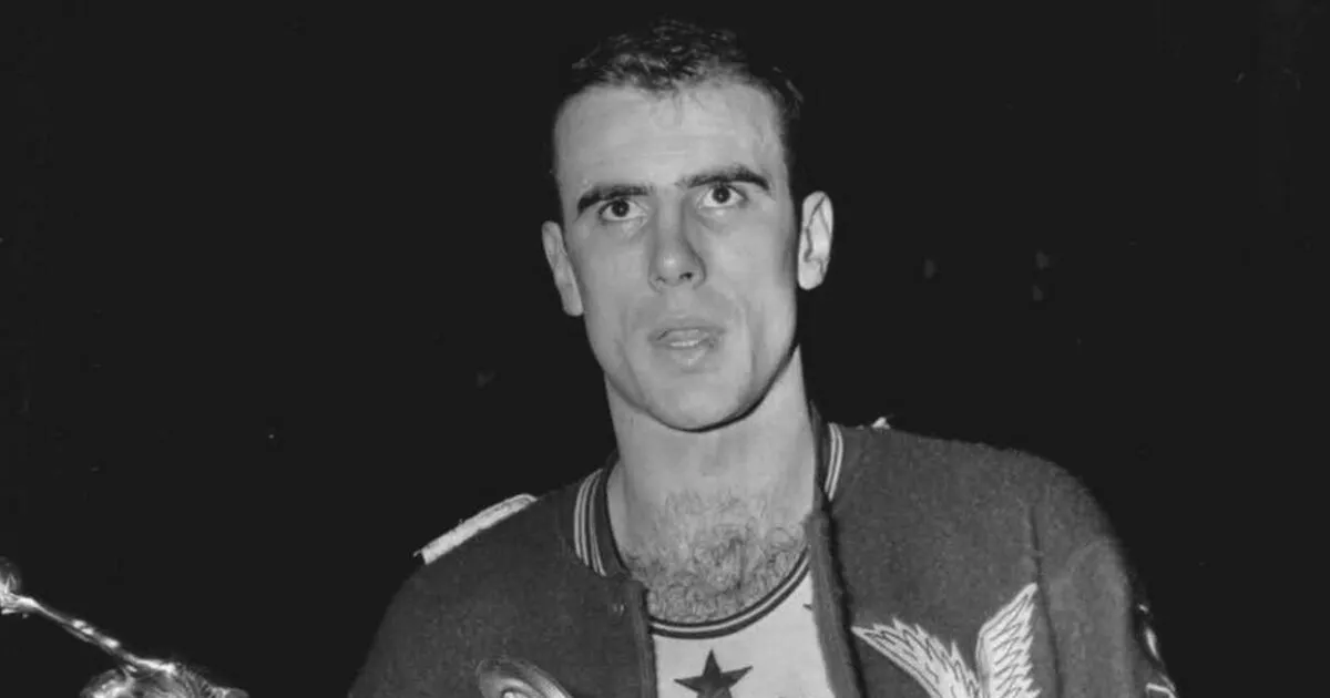 Ο θρύλος του NBA Μπομπ Πετίτ σε αγώνα