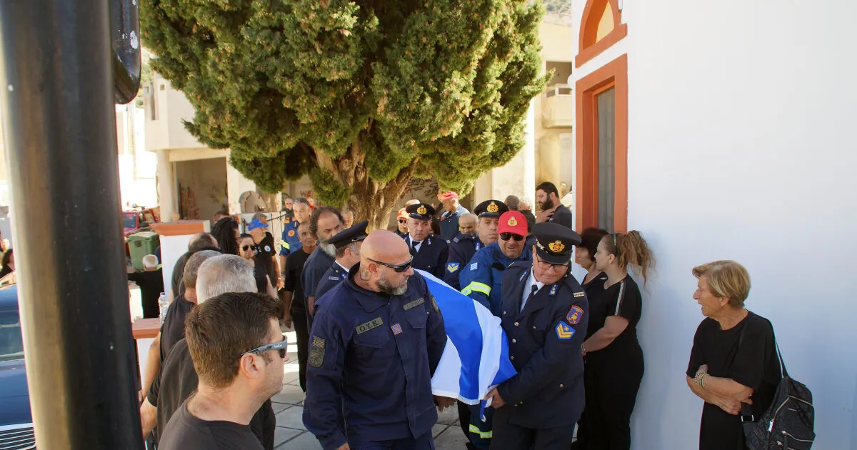 Κηδεία πυροσβέστη Πέτρου Διακάκη στον Έμπωνα Ρόδου