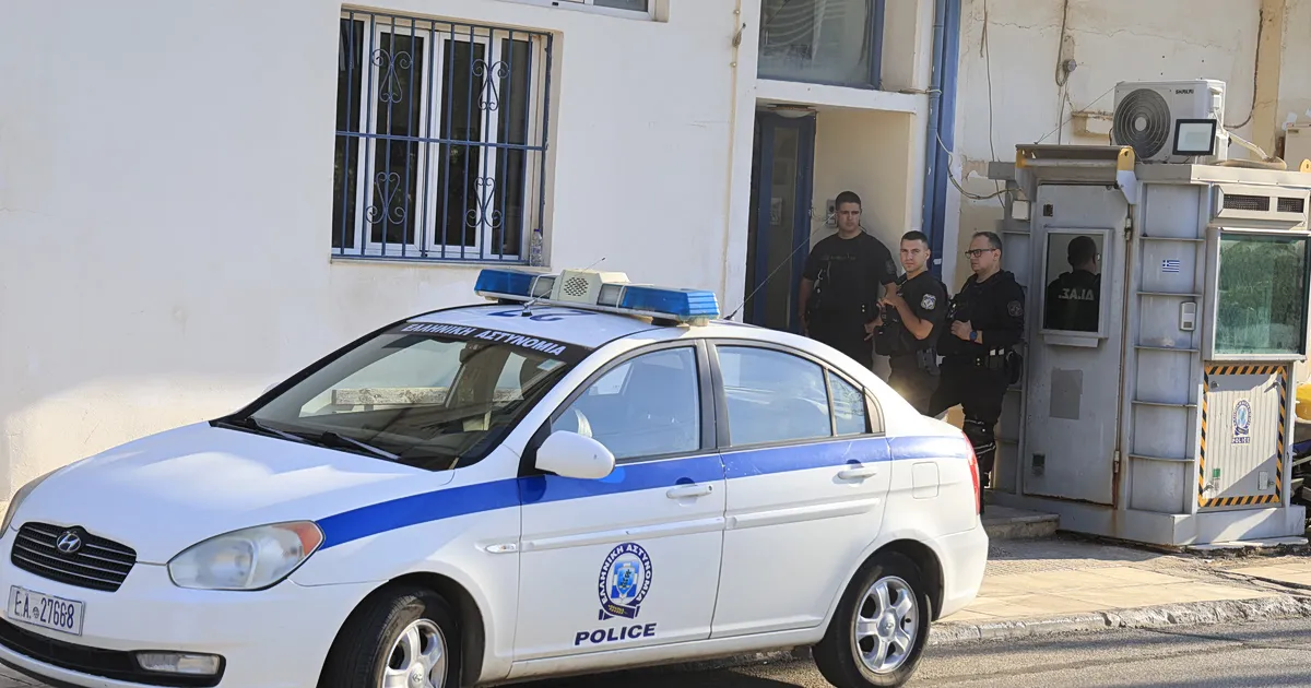 Αστυνομικό τμήμα Μάνδρας μετά το περιστατικό με μαχαίρι