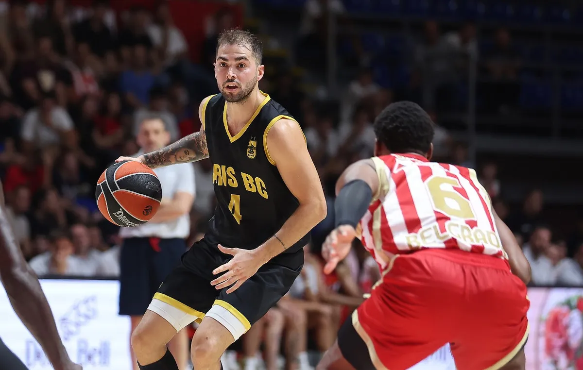 Παίκτες του Άρη πανηγυρίζουν στο EuroCup