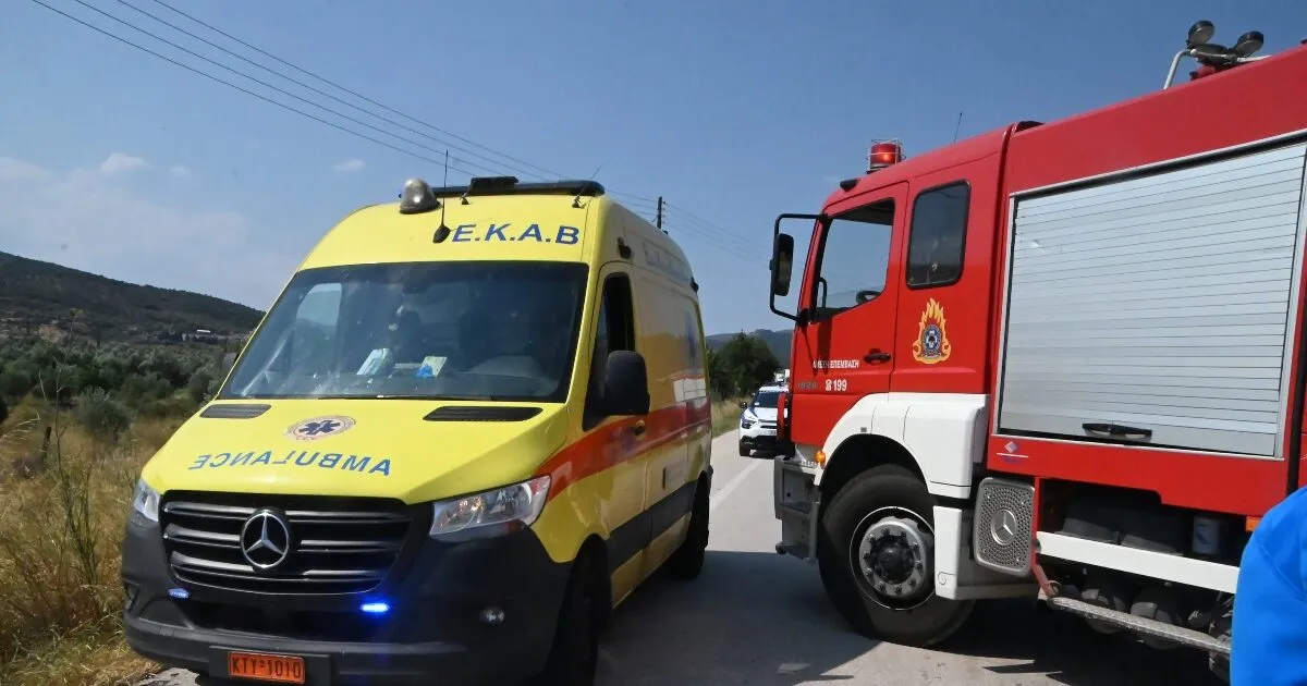 Ασθενοφόρο ΕΚΑΒ σε σημείο τροχαίου δυστυχήματος στη Νάξο