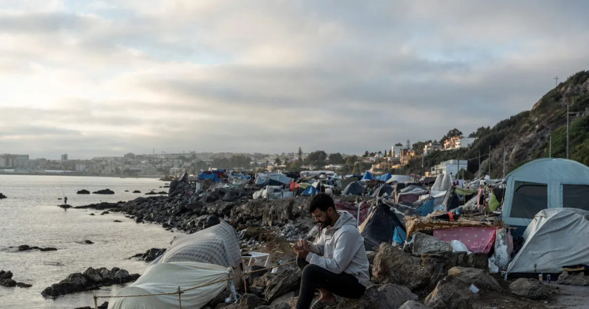 Μετανάστες σε σκηνές στις παραλίες της Θέουτα