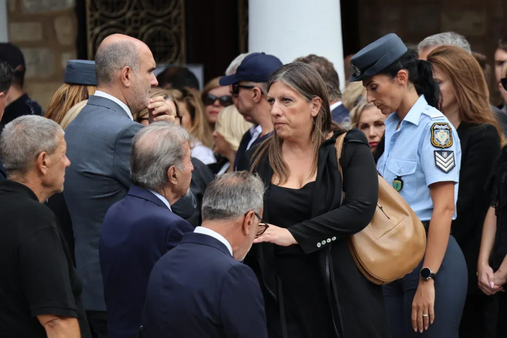 Ο Γιώργος Μαζωνάκης χαμογελαστός σε παλαιότερη εμφάνισή του