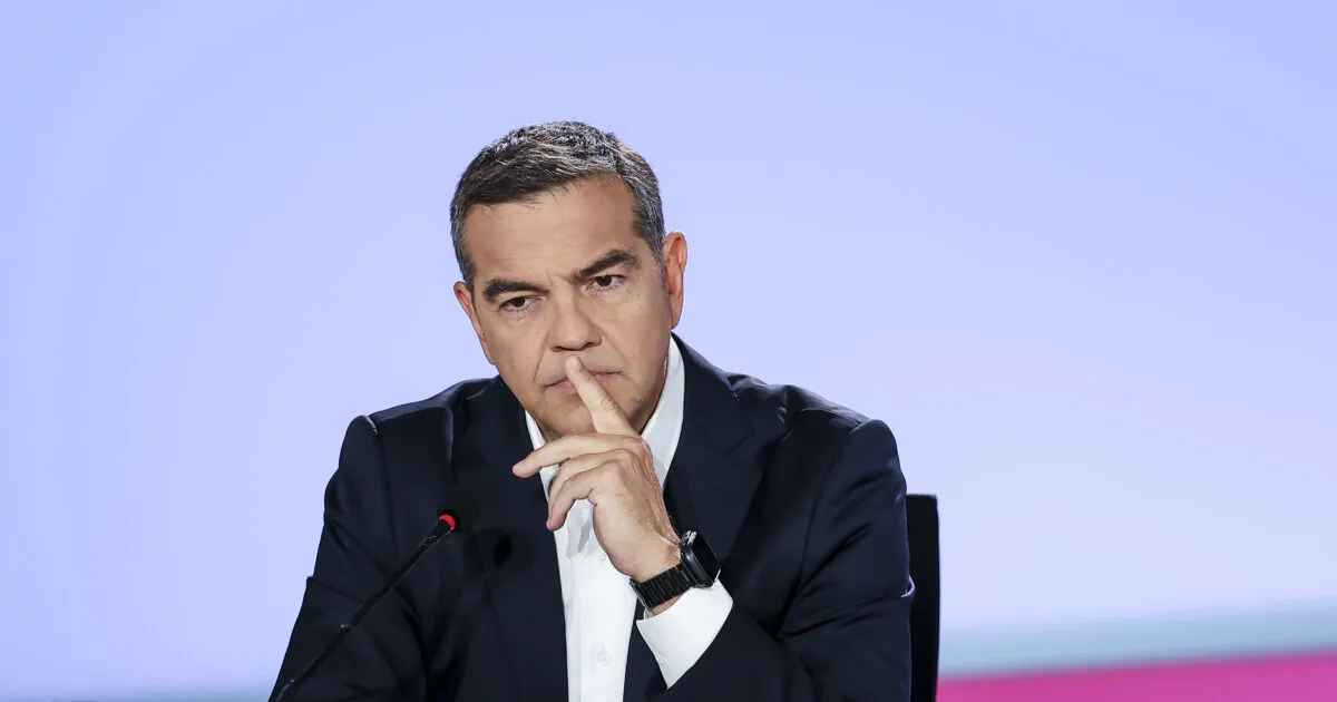 Βυτιοφόρο πετρελαίου θέρμανσης σε πρατήριο καυσίμων