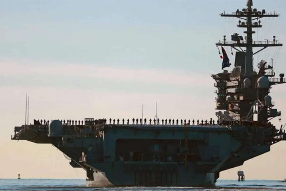 Το αεροπλανοφόρο USS Abraham Lincoln στη θάλασσα