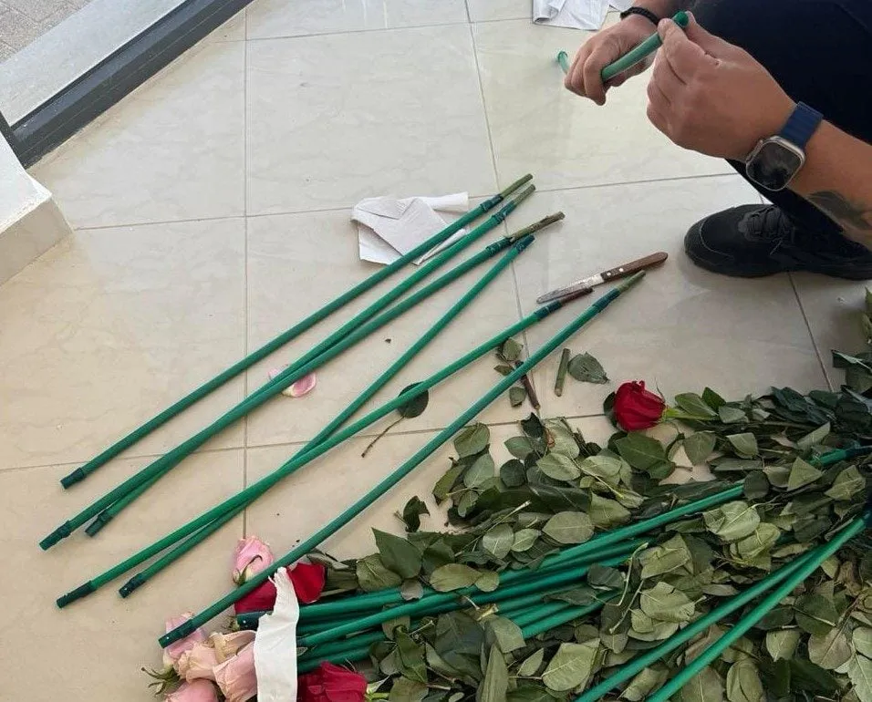 Κιβώτια με τριαντάφυλλα και κοκαΐνη σε έρευνα της ΑΑΔΕ