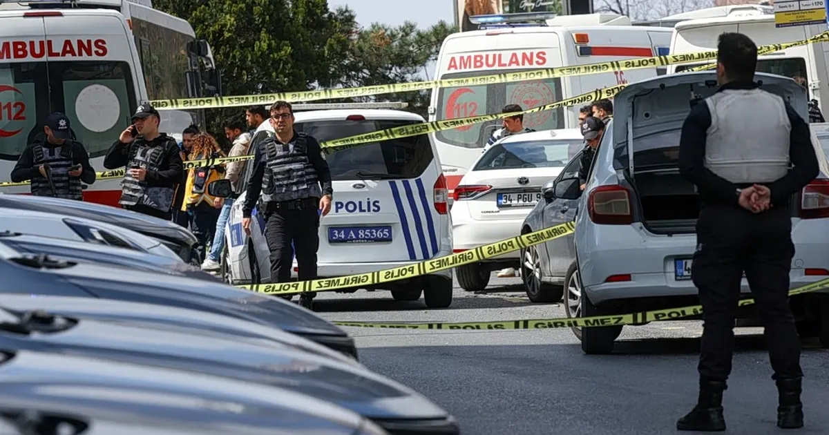 Αστυνομία στον τόπο πυροβολισμών στη Φατίχ Κωνσταντινούπολης