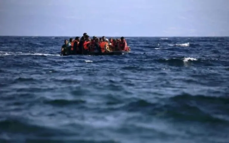 Επιχείρηση διάσωσης μεταναστών στη θάλασσα κοντά στη Γαύδο