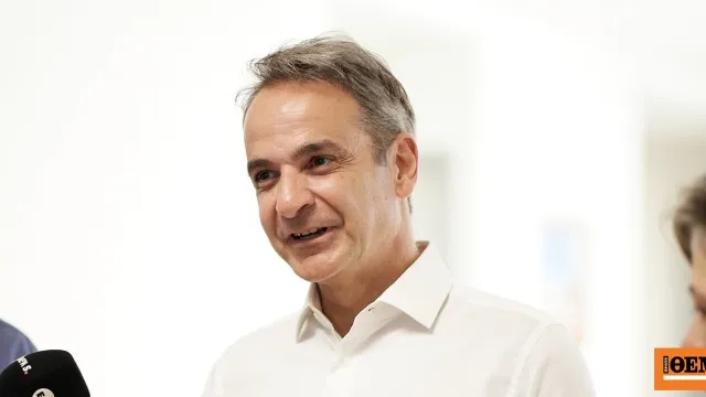 Ο Μητσοτάκης στο 4ο Γυμνάσιο Ασπροπύργου με μαθητές