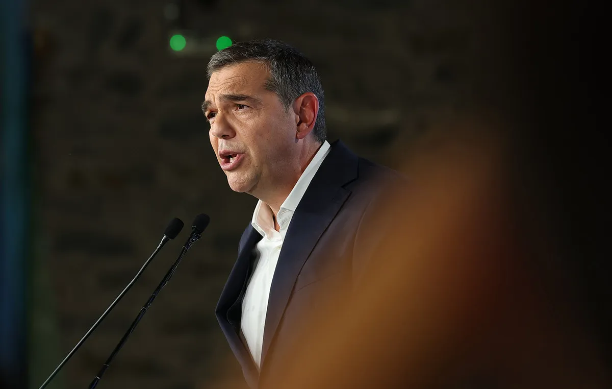 Ο Αλέξης Τσίπρας μιλά σε επαγγελματίες στο Επιμελητήριο