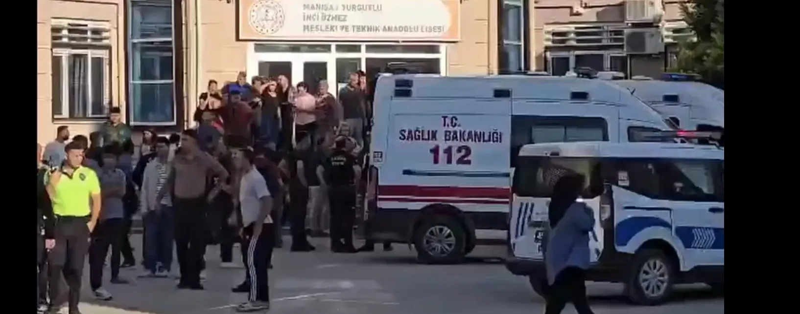 Αστυνομικές δυνάμεις έξω από σχολείο στην Τουρκία μετά την επίθεση