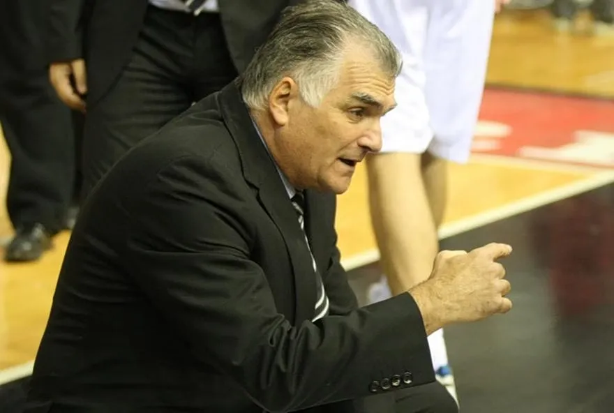 Ο προπονητής Σούλης Μαρκόπουλος στον πάγκο του ΠΑΟΚ