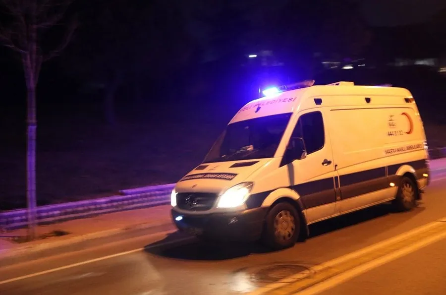 Συντρίμμια λεωφορείου μετά από τροχαίο δυστύχημα στο Γκαζιαντέπ