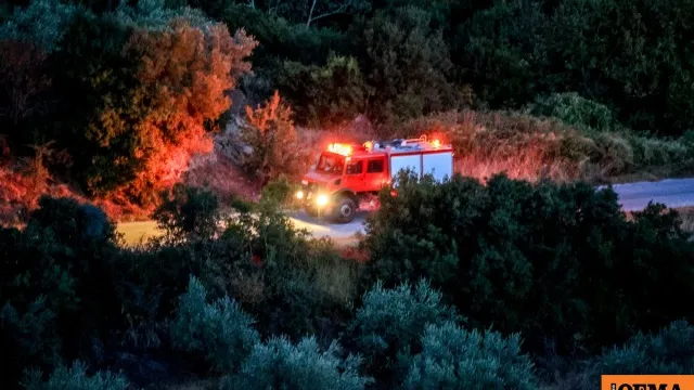 Πυροσβέστες σε επιχείρηση διάσωσης στην Πάρνηθα