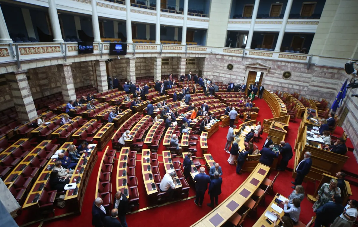 Νομοσχέδιο ΥΠΕΣ για προαγωγές δημοσίων υπαλλήλων στη Βουλή